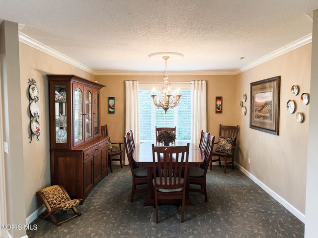 8977 Whispering Pine Curve, Sylvania, OH 43560