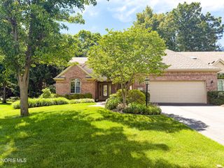 8977 Whispering Pine Curve, Sylvania, OH 43560