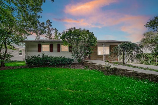 223 S Randall Road, Aurora, IL 60506