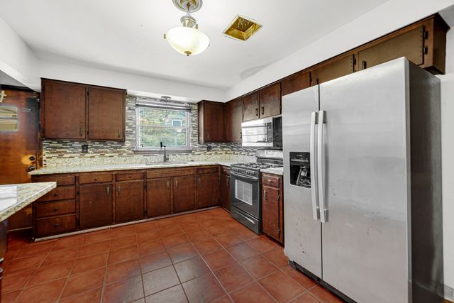 223 S Randall Road, Aurora, IL 60506
