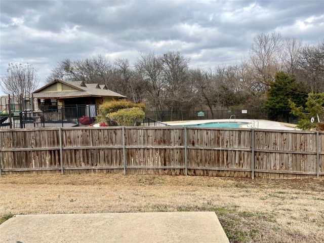 605 Knollwood Trail Court, Oak Point, TX 75068