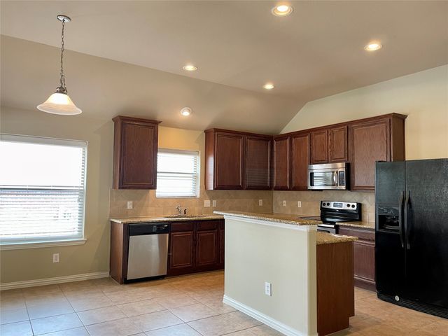 605 Knollwood Trail Court, Oak Point, TX 75068