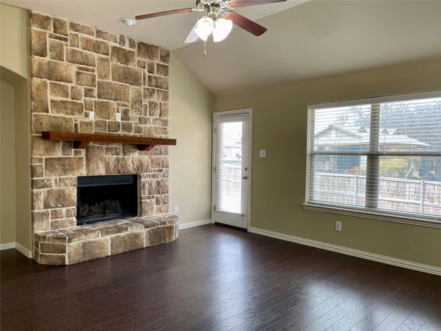 605 Knollwood Trail Court, Oak Point, TX 75068
