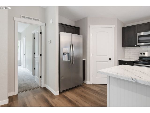 194 BALL PARK Dr, Kelso, WA 98626