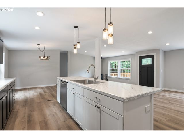 194 BALL PARK Dr, Kelso, WA 98626