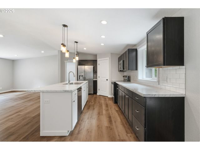 194 BALL PARK Dr, Kelso, WA 98626