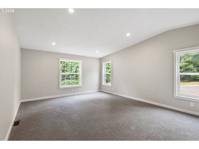 194 BALL PARK Dr, Kelso, WA 98626