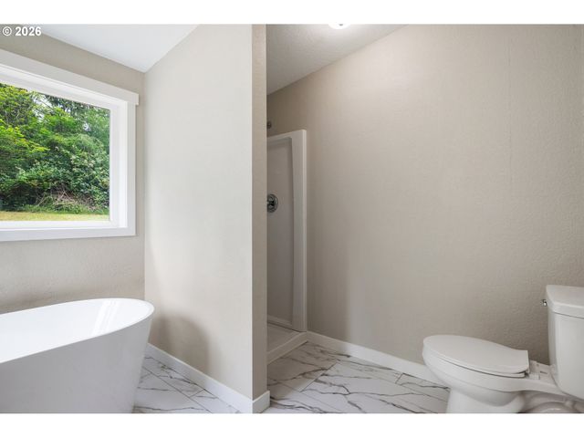 194 BALL PARK Dr, Kelso, WA 98626