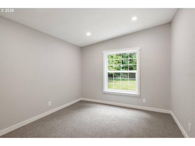 194 BALL PARK Dr, Kelso, WA 98626