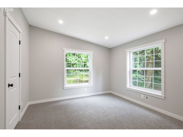 194 BALL PARK Dr, Kelso, WA 98626
