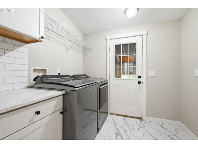 194 BALL PARK Dr, Kelso, WA 98626