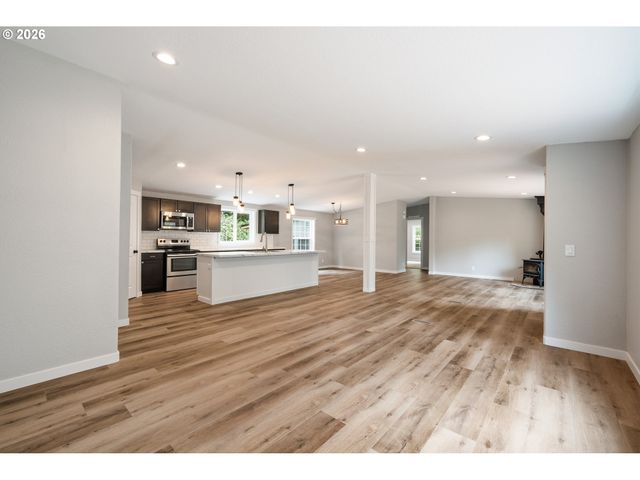 194 BALL PARK Dr, Kelso, WA 98626