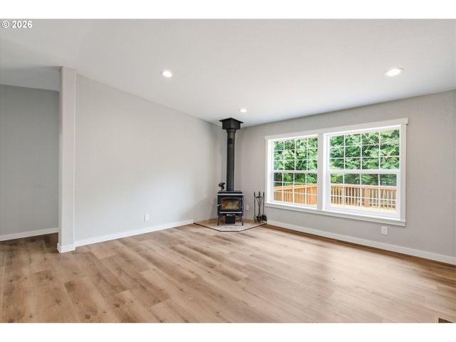 194 BALL PARK Dr, Kelso, WA 98626