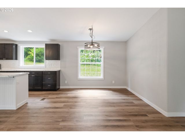 194 BALL PARK Dr, Kelso, WA 98626