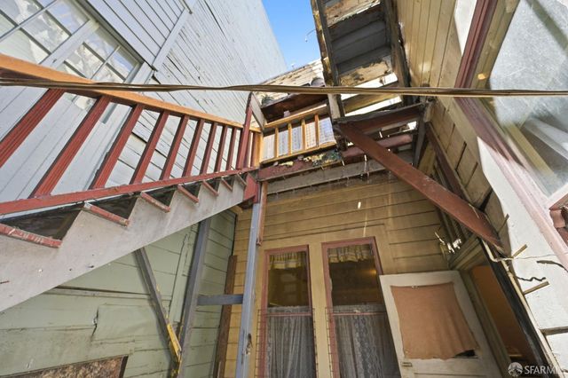 847 Greenwich Street, San Francisco, CA 94133