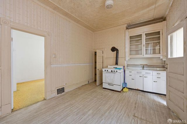 847 Greenwich Street, San Francisco, CA 94133