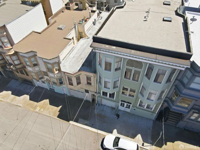 847 Greenwich Street, San Francisco, CA 94133