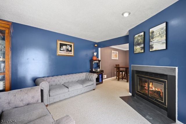 3 Sandpiper Dr, Sayreville Boro, NJ 08859