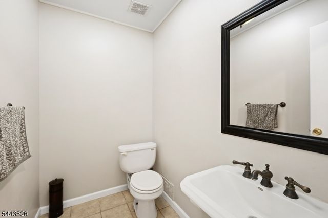3 Sandpiper Dr, Sayreville Boro, NJ 08859