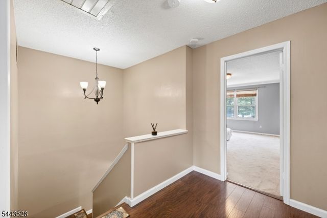 3 Sandpiper Dr, Sayreville Boro, NJ 08859