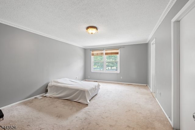 3 Sandpiper Dr, Sayreville Boro, NJ 08859