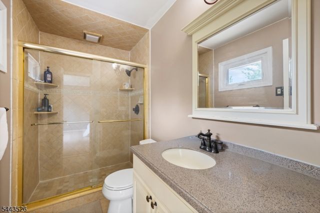 3 Sandpiper Dr, Sayreville Boro, NJ 08859