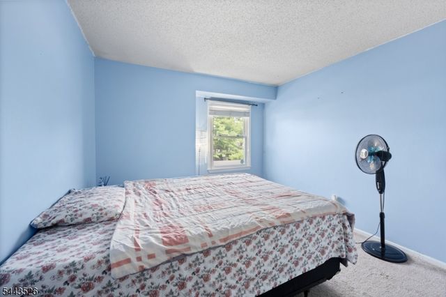 3 Sandpiper Dr, Sayreville Boro, NJ 08859