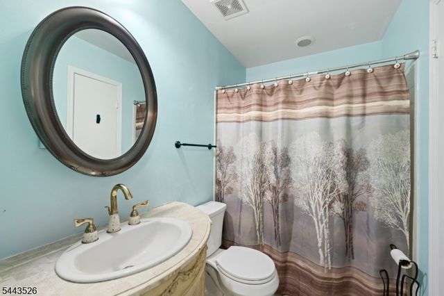 3 Sandpiper Dr, Sayreville Boro, NJ 08859