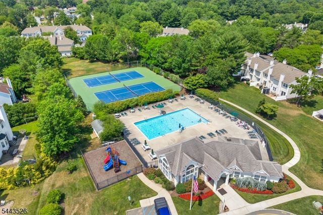 3 Sandpiper Dr, Sayreville Boro, NJ 08859