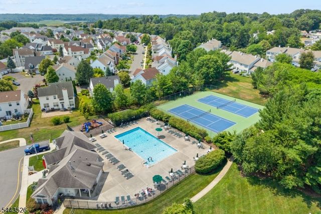 3 Sandpiper Dr, Sayreville Boro, NJ 08859