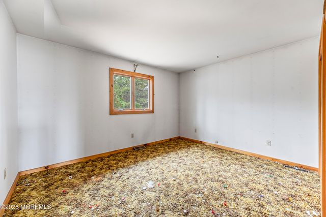 198 Grand Central Parkway, Bayville, NJ 08721