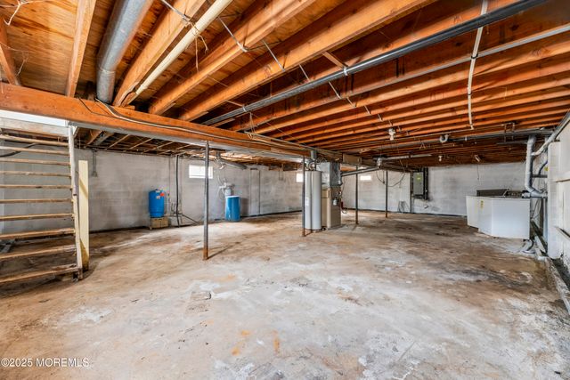 198 Grand Central Parkway, Bayville, NJ 08721