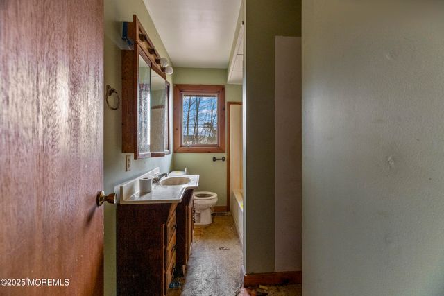 198 Grand Central Parkway, Bayville, NJ 08721
