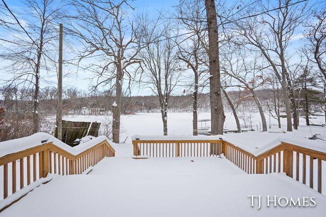 6048 Stewart Woods Drive, Baltimore Twp, MI 49046