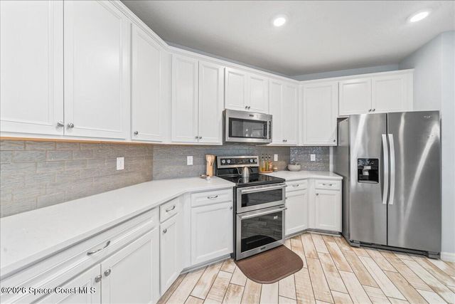 800 Lyons Circle NW, Palm Bay, FL 32907