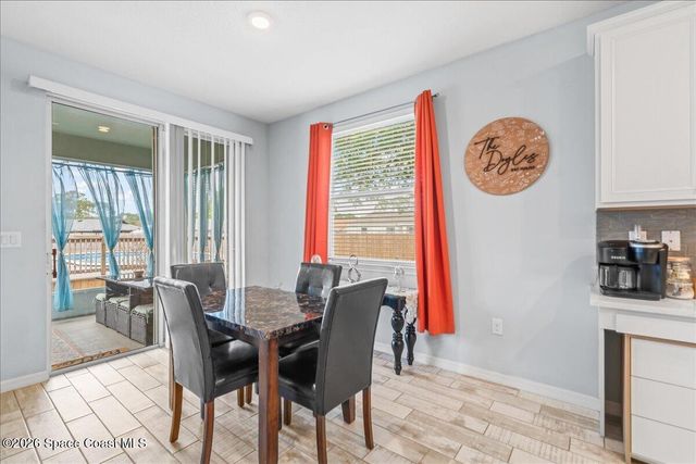 800 Lyons Circle NW, Palm Bay, FL 32907