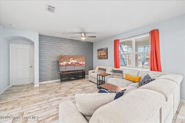 800 Lyons Circle NW, Palm Bay, FL 32907