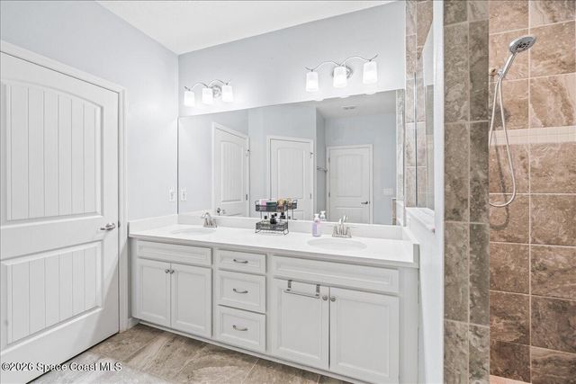 800 Lyons Circle NW, Palm Bay, FL 32907