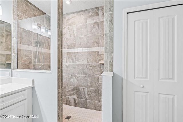 800 Lyons Circle NW, Palm Bay, FL 32907