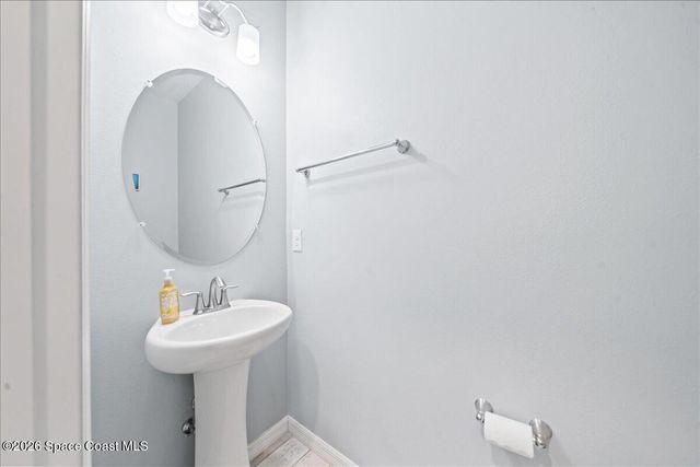 800 Lyons Circle NW, Palm Bay, FL 32907