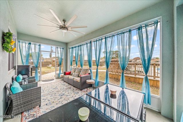 800 Lyons Circle NW, Palm Bay, FL 32907