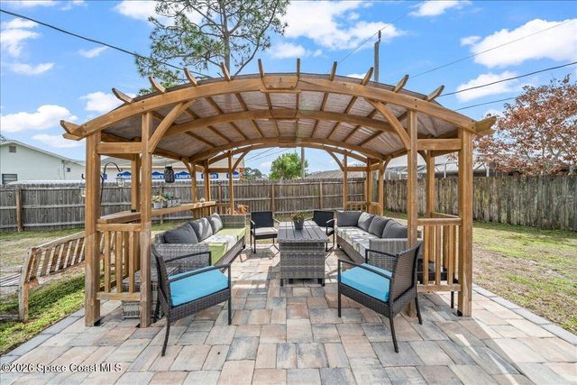 800 Lyons Circle NW, Palm Bay, FL 32907