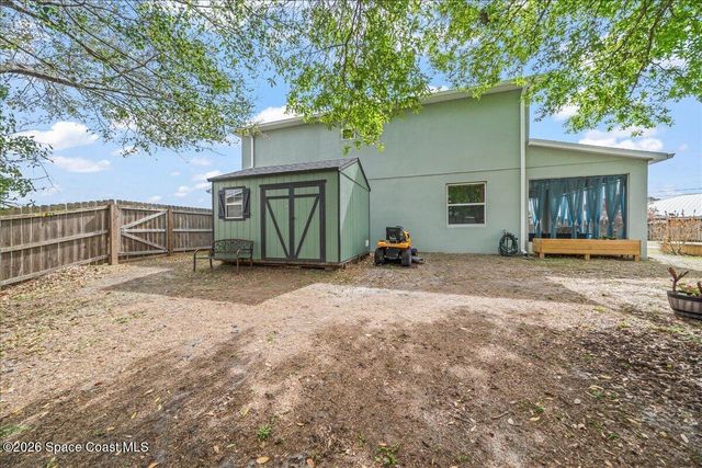 800 Lyons Circle NW, Palm Bay, FL 32907