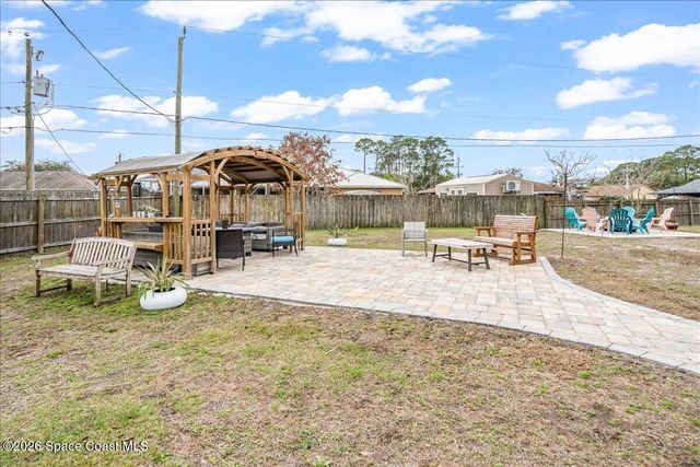 800 Lyons Circle NW, Palm Bay, FL 32907