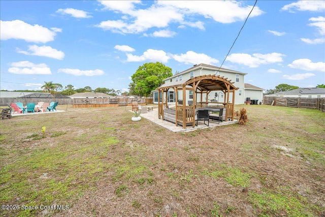 800 Lyons Circle NW, Palm Bay, FL 32907