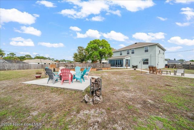 800 Lyons Circle NW, Palm Bay, FL 32907