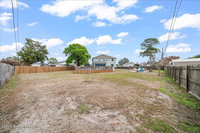 800 Lyons Circle NW, Palm Bay, FL 32907