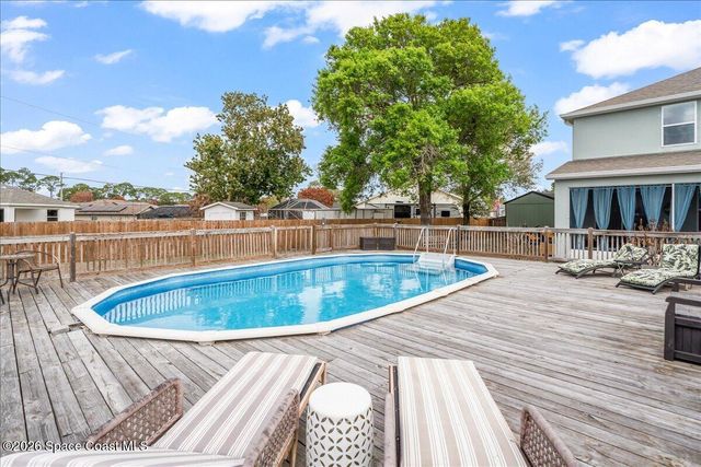 800 Lyons Circle NW, Palm Bay, FL 32907