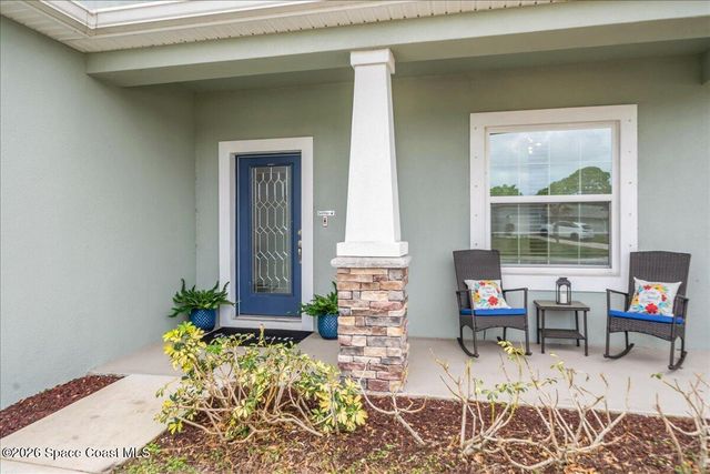 800 Lyons Circle NW, Palm Bay, FL 32907