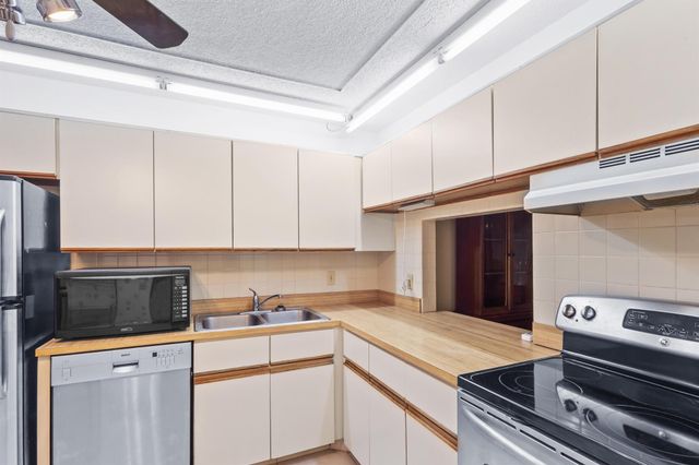 150 Lake Nancy Lane 223, West Palm Beach, FL 33411